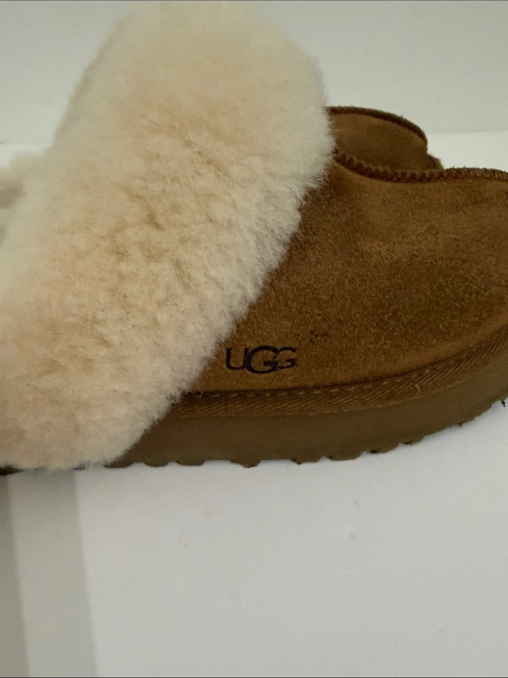 UGG Disquette Slippers Kids Chestnut Suede Sheepskin Size 3